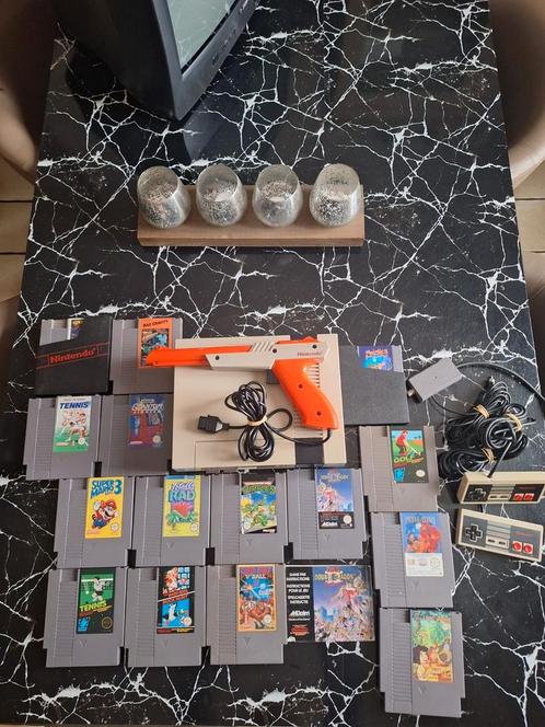 Nintendo Nes-console + 16 games + 2 controllers + zapper!, Games en Spelcomputers, Spelcomputers | Nintendo NES, Zo goed als nieuw