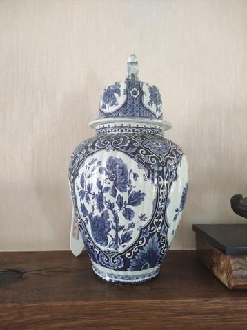 Vaas en borden delfts blauw, Enlèvement