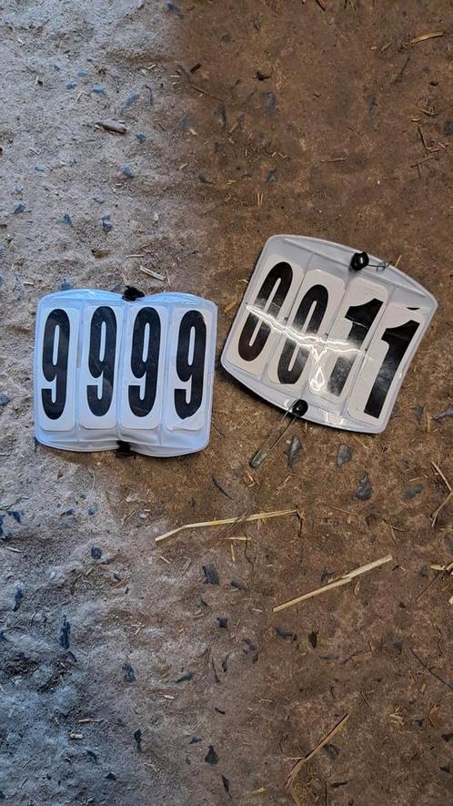 2 wedstrijd nummers, Dieren en Toebehoren, Paardrijkleding, Ophalen of Verzenden