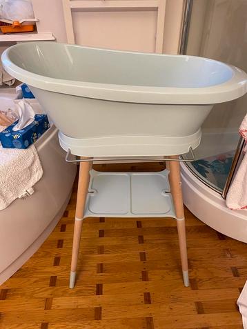 Bébé-jou Baignoire Sense + Support de bain Sense Sky Green disponible aux enchères