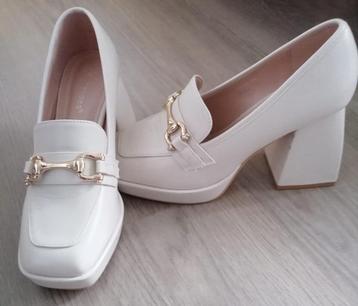 Beige damesschoenen, maat 38 beschikbaar voor biedingen