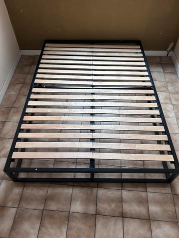 Bedframe 140x200x25 beschikbaar voor biedingen