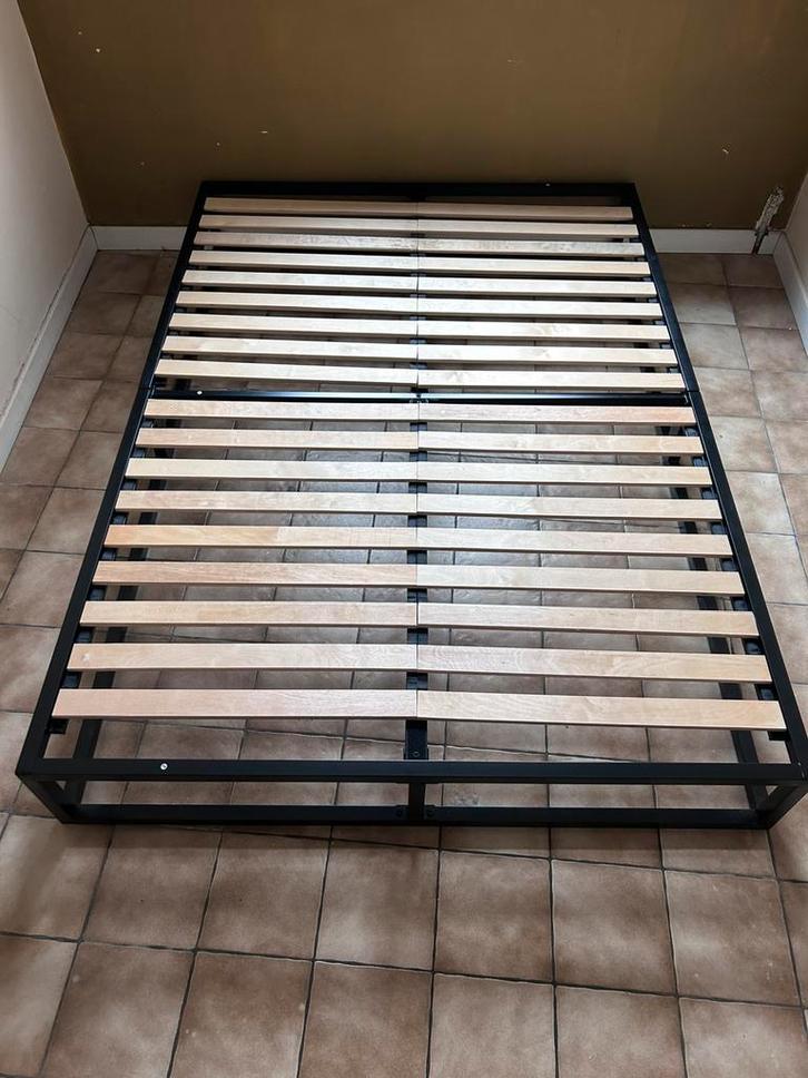 Bedframe 140x200x25, Huis en Inrichting, Slaapkamer | Bedden, Zo goed als nieuw, Metaal, Ophalen