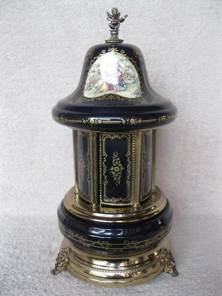 Vintage bordeaux muziekdoos email (automaat Swiss reuge)., Antiek en Kunst, Curiosa en Brocante, Ophalen