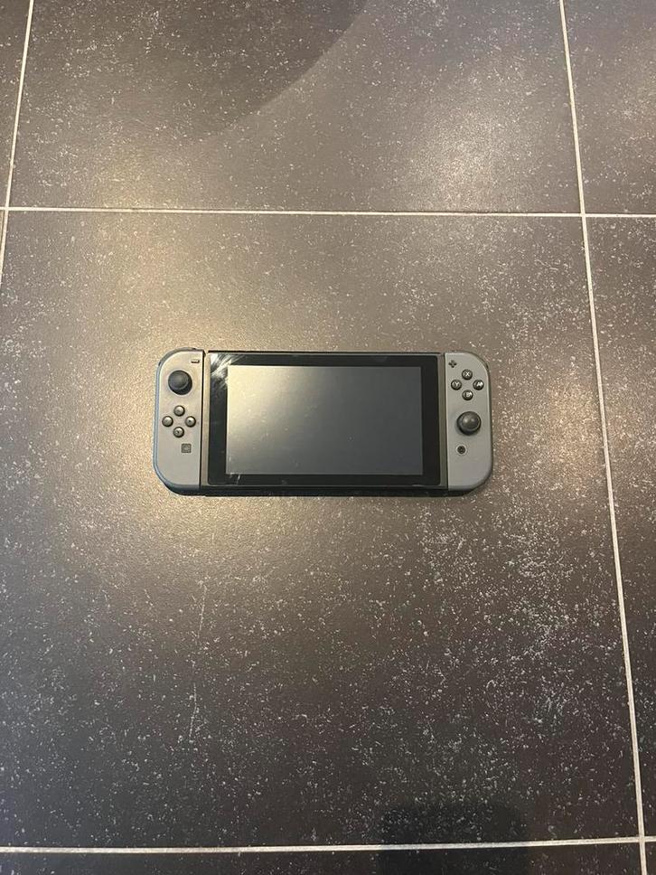 Nintendo Switch, Games en Spelcomputers, Spelcomputers | Nintendo Switch, Zo goed als nieuw, Switch Original, Met 2 controllers