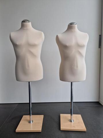 Kinderbuste 10-12 jaar op essen voet  beschikbaar voor biedingen