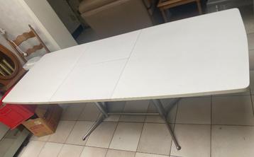 Eettafel (mag ook weg met goed bod) beschikbaar voor biedingen