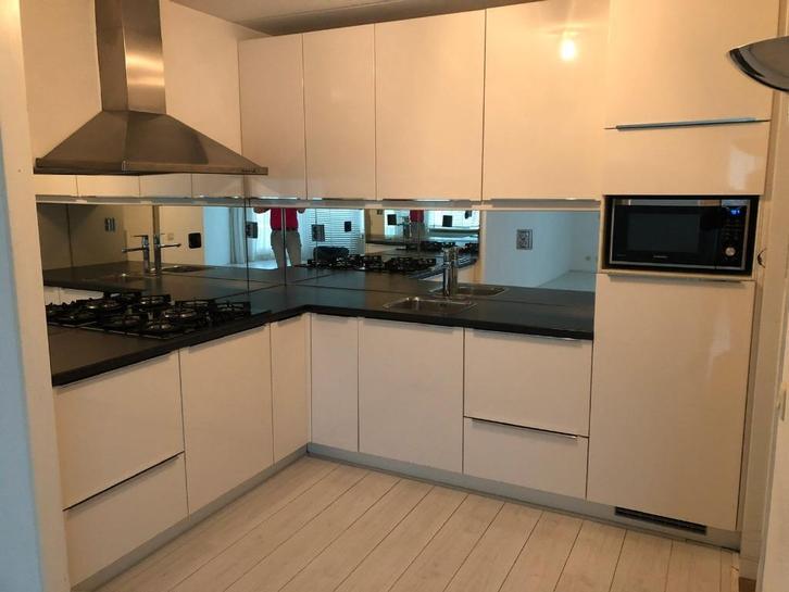 Moderne hoogglans hoekkeuken+GEDEMONTEERD DIRECTBESCHIKBAAR, Huis en Inrichting, Keuken | Complete keukens, Zo goed als nieuw