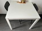 IKEA tafel met 2 zwarte stoelen, Huis en Inrichting