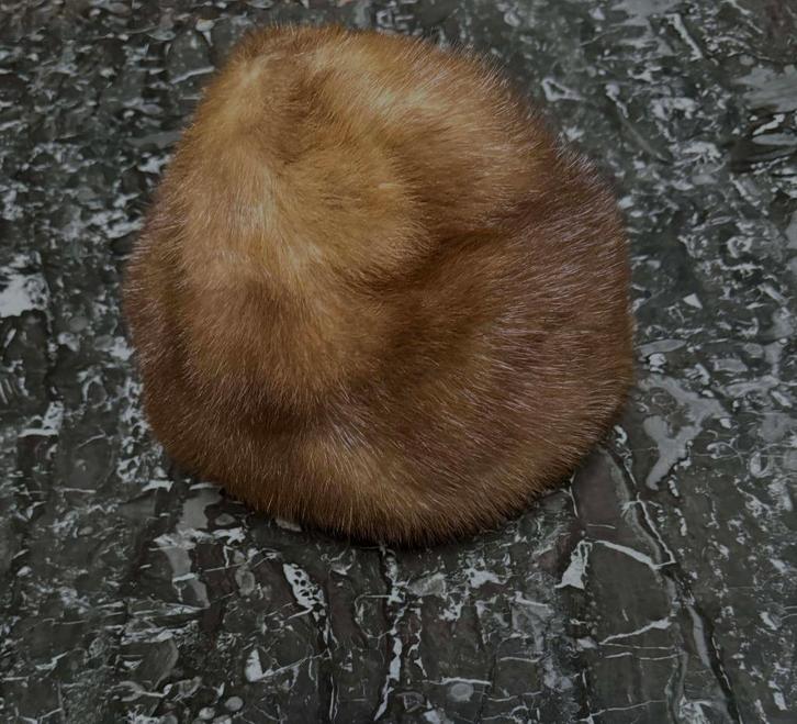 Heel mooie hoed in prachtig nerts bont – perf.staat, Kleding | Dames, Hoeden en Petten, Zo goed als nieuw, Hoed, Ophalen of Verzenden