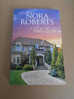 Nora Roberts - Vals licht, Ophalen of Verzenden, Nieuw, Nora Roberts