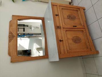 Houten kast met spiegel beschikbaar voor biedingen