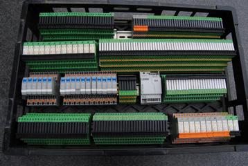 Phoenix Contact relais 24 volt + beveiligingsschakelaars. beschikbaar voor biedingen