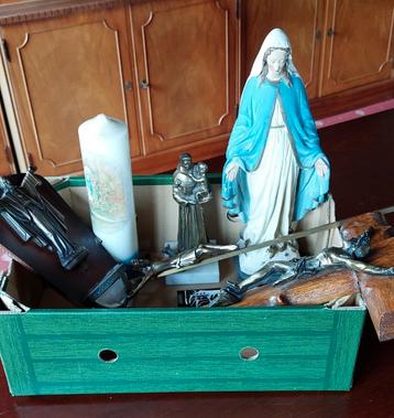 Religieuze voorwerpen beschikbaar voor biedingen