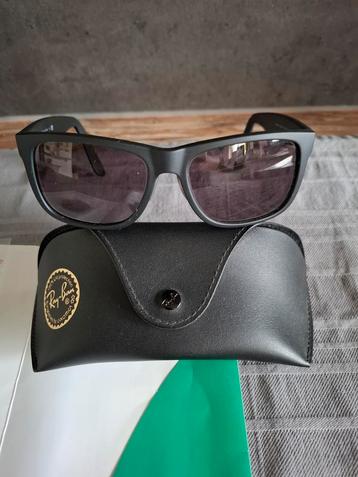 Zonnebril dames Ray Ban beschikbaar voor biedingen