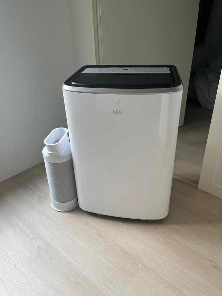 Mobiele Airco - AEG (AXP26U338BW), Elektronische apparatuur, Airco's, Zo goed als nieuw, Mobiele airco, 60 tot 100 m³, 3 snelheden of meer