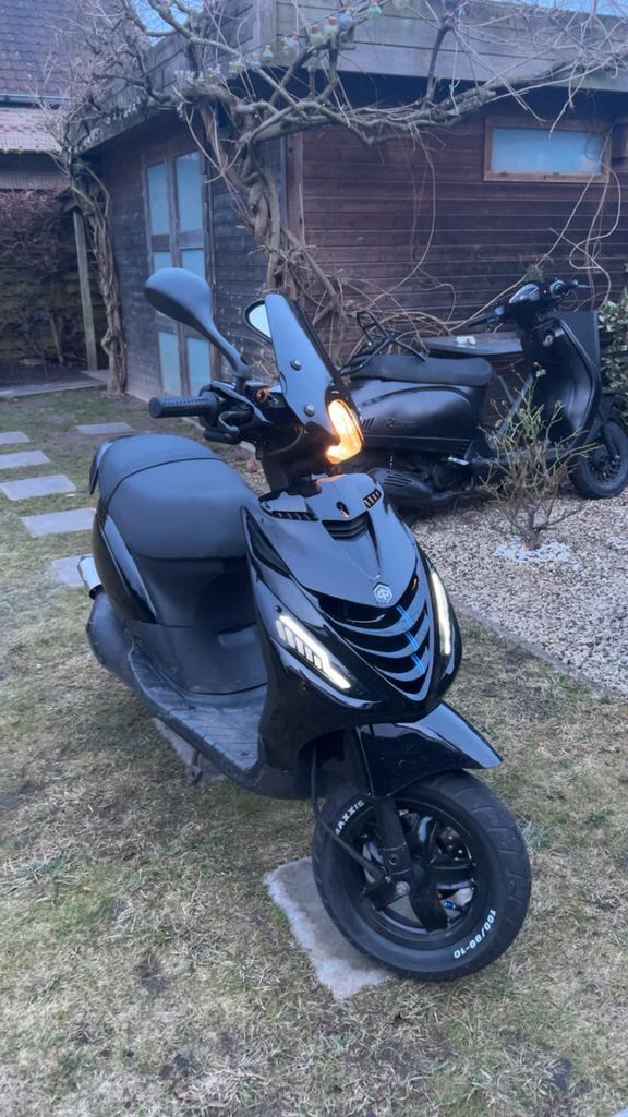 Zip 2t 50cc A klasse, Fietsen en Brommers, Scooters | Piaggio, Zo goed als nieuw, Zip, Klasse A (25 km/u), Tweetakt, Ophalen