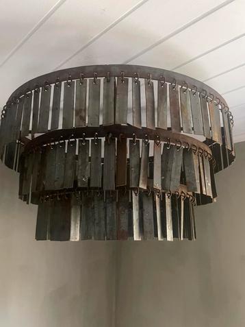 Plafondlamp met metalen plaatjes beschikbaar voor biedingen