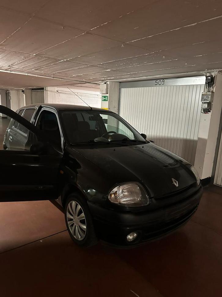 Clio 2, Autos, Renault, Entreprise, Clio, Essence, Euro 3, 5 portes, Boîte manuelle, Rouge, Enlèvement