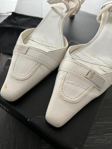 Witte sandalen Esprit beschikbaar voor biedingen