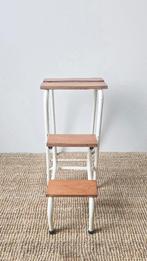 Metalen trapladder - plantenrekje - kruk - 1970 - Wit, Ophalen of Verzenden, Zo goed als nieuw, Ladder, Opvouwbaar of Inschuifbaar