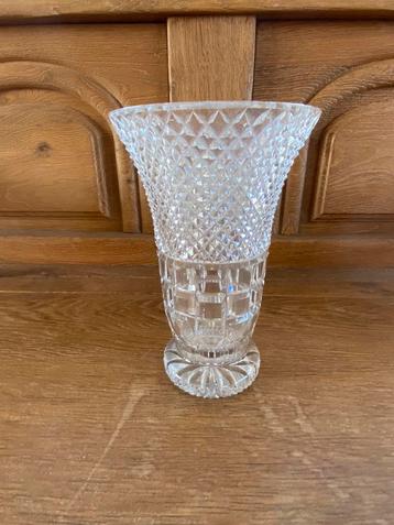 Vase en cristal russe  disponible aux enchères