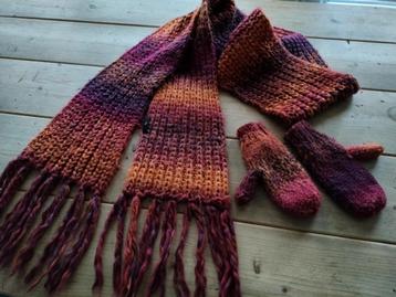Mooie warme en zeer zachte sjaal. Handschoenen met fleece in beschikbaar voor biedingen
