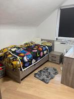 Chambre enfant table de chevet chaise armoires, Maison & Meubles, Enlèvement, Comme neuf