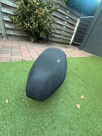 Piaggio zip 4t buddybak / zadel beschikbaar voor biedingen