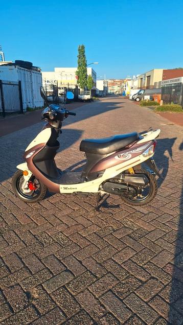 Scooter a klasse modena speedy weinig kilometers  beschikbaar voor biedingen