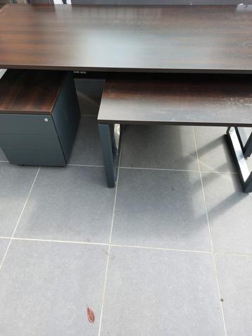 Table de bureau  beschikbaar voor biedingen