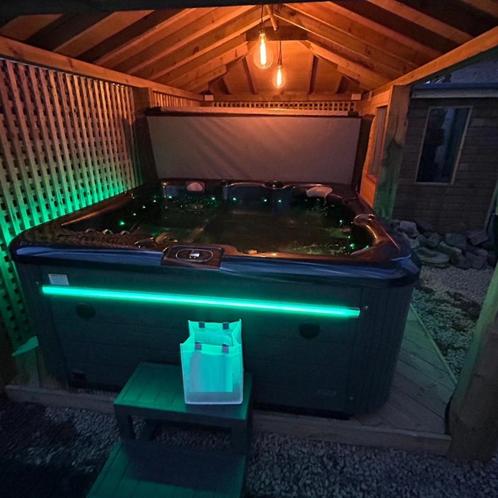 Exclusieve 3-persoons jacuzzi shiatsu hydromassage/muziek, Tuin en Terras, Tuinsets en Loungesets, Nieuw, 4 zitplaatsen, Ophalen of Verzenden