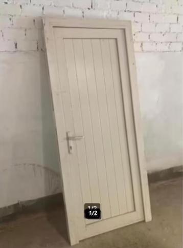 BUITENDEUR 3 J JONG; goede staat 222x 95 cm beschikbaar voor biedingen