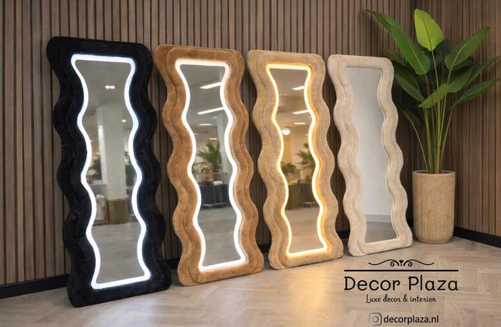 Nieuwe Luxe Velvet Teddy Spiegels met verlichting 4 kleuren!, Huis en Inrichting, Woonaccessoires | Spiegels, Nieuw, 50 tot 75 cm