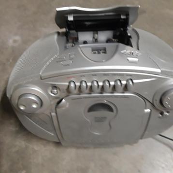 Radio cd  spreker beschikbaar voor biedingen