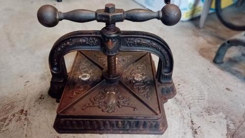 Antieke decoratieve boekenpers, Antiek en Kunst, Curiosa en Brocante, Ophalen