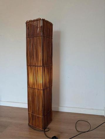 Staanlamp beschikbaar voor biedingen