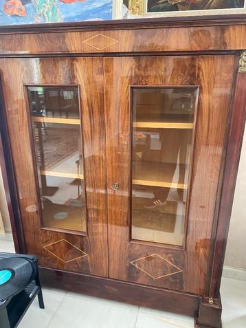 armoire vitrine beschikbaar voor biedingen