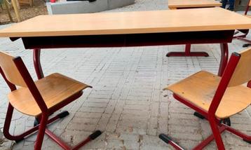 Schoolbanken lagere school beschikbaar voor biedingen