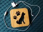 Mooie 3D houten lamp met uitgesneden hond en pootjes, Ophalen of Verzenden, Zo goed als nieuw, Hout, Minder dan 50 cm
