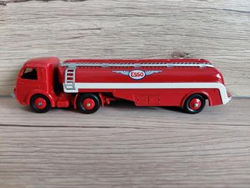 Dinky Toys Tracteur Panhard & Citerne Titan 32C beschikbaar voor biedingen