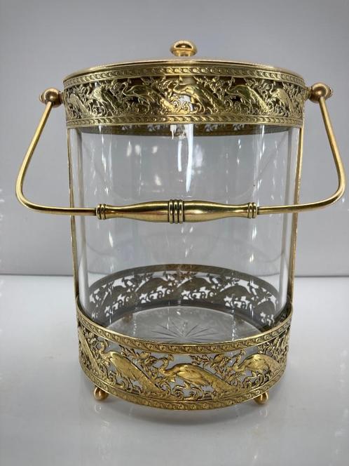 Ancienne boite couverte de style baroque verre et Laiton, Antiquités & Art, Antiquités | Verre & Cristal, Enlèvement ou Envoi
