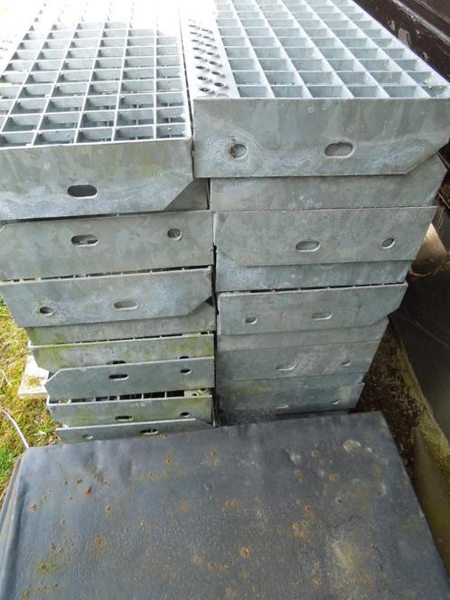 stalen traptreden, Doe-het-zelf en Bouw, Ladders en Trappen, Zo goed als nieuw, Trap, Ophalen