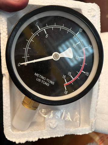 Drukmeter, manometer beschikbaar voor biedingen