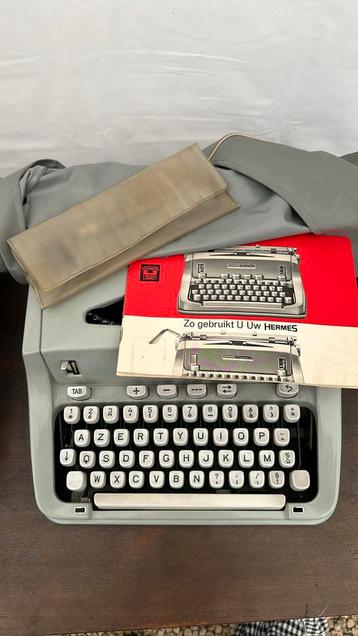 Machine à écrire vintage Hermes 3000