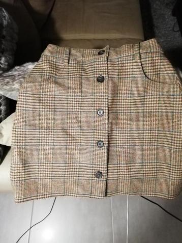 Gigue heel modieuse korte dames rok, NIEUW met etiket beschikbaar voor biedingen