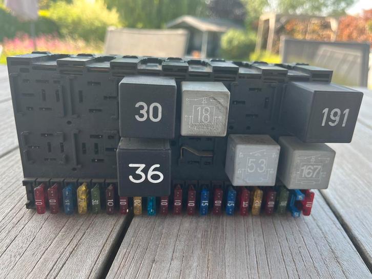 Boîte à fusibles VW VW Corrado/T4/Golf/Jetta/Passat, Autos : Pièces & Accessoires, Électronique & Câbles, Volkswagen, Utilisé