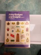 Livre. Army badges and insignia., Collections, Autres, Enlèvement ou Envoi