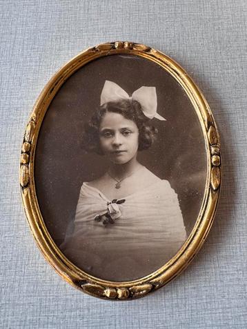 Oude foto in lijst beschikbaar voor biedingen