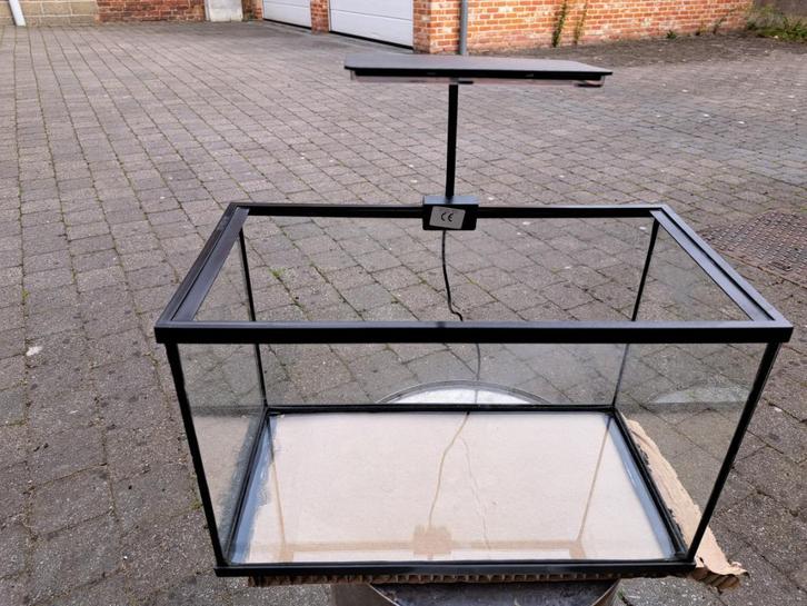 Leeg open aquarium zwart.Zie ook mijn andere zoekertjes, Dieren en Toebehoren, Vissen | Aquaria en Toebehoren, Zo goed als nieuw
